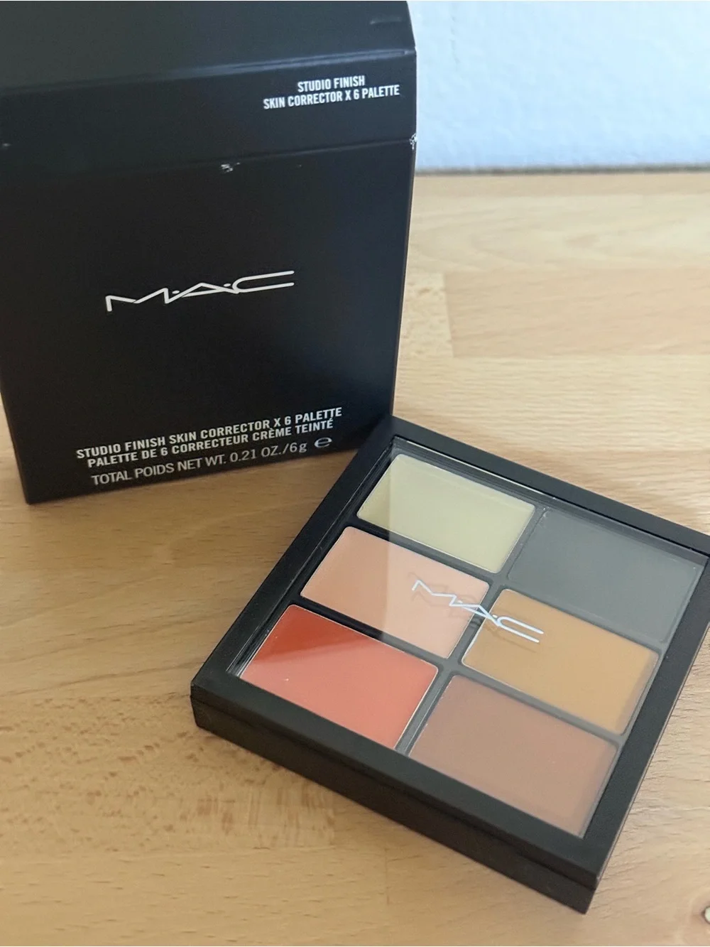 MAC Cosmetics Studio Finish Color Correcting Palette - New in box
